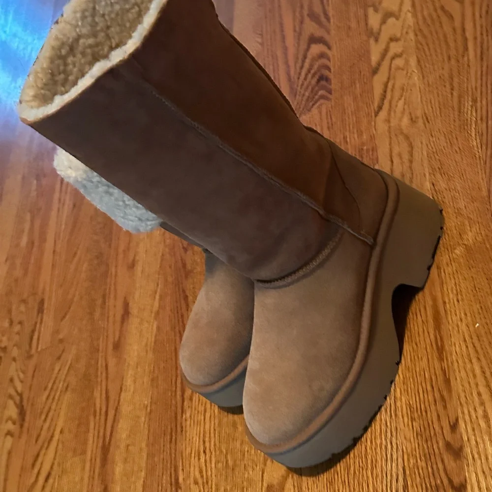 UGG Classic Shearling Boots - Chestnut - Picture 3 of 5